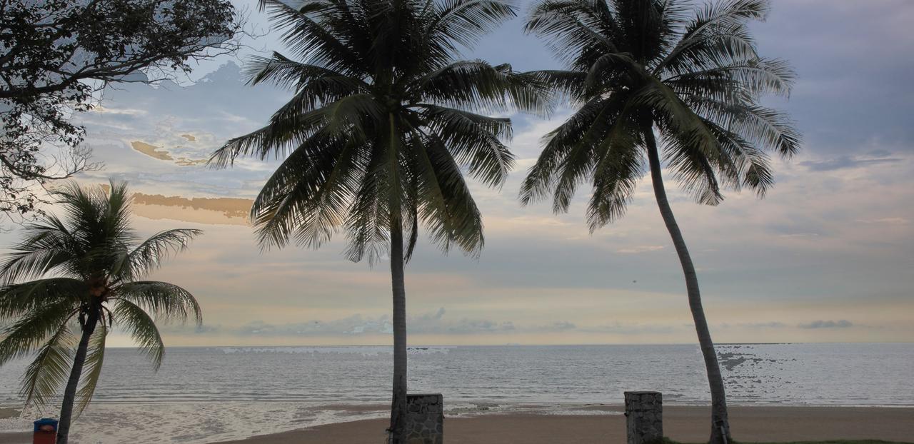 Akar Beach Resort Port Dickson Exteriör bild
